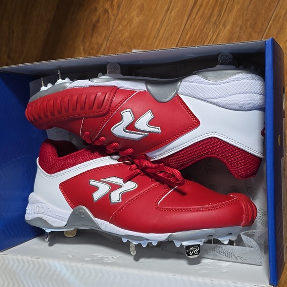 New Ringor Red spikes with pitching toe size 8 - Picture 2 of 2